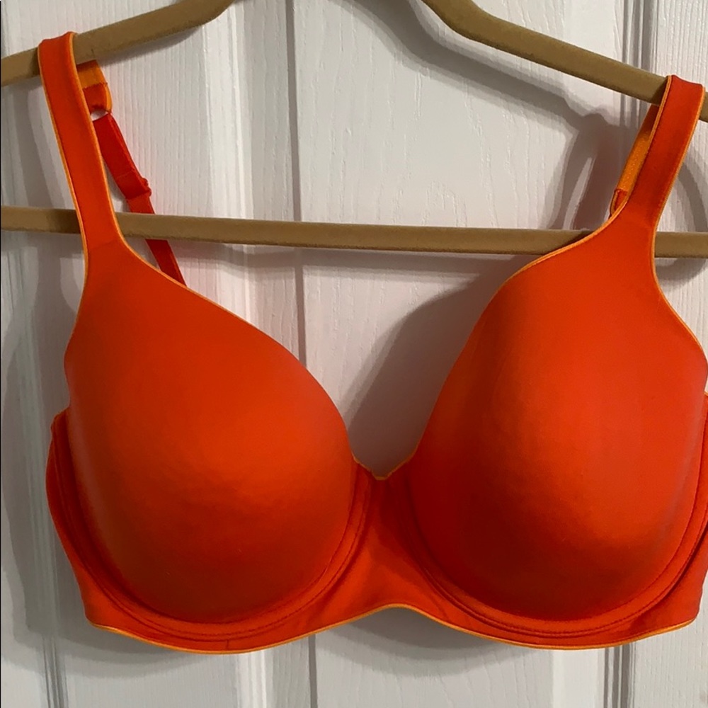 Victoria’s Secret Body by Victoria 38D. NWT